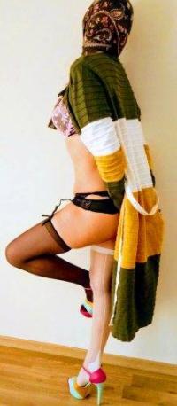 Türbanlı Escort Bayan Sedayla Sınırları Zorlayan Deneyim